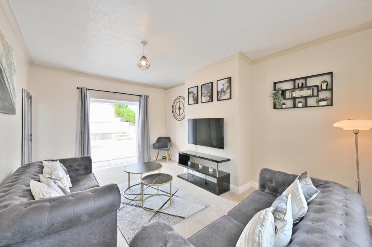 Sleek And Stylish 3 Bed In Bolton - Garden - Parking Villa Exterior photo
