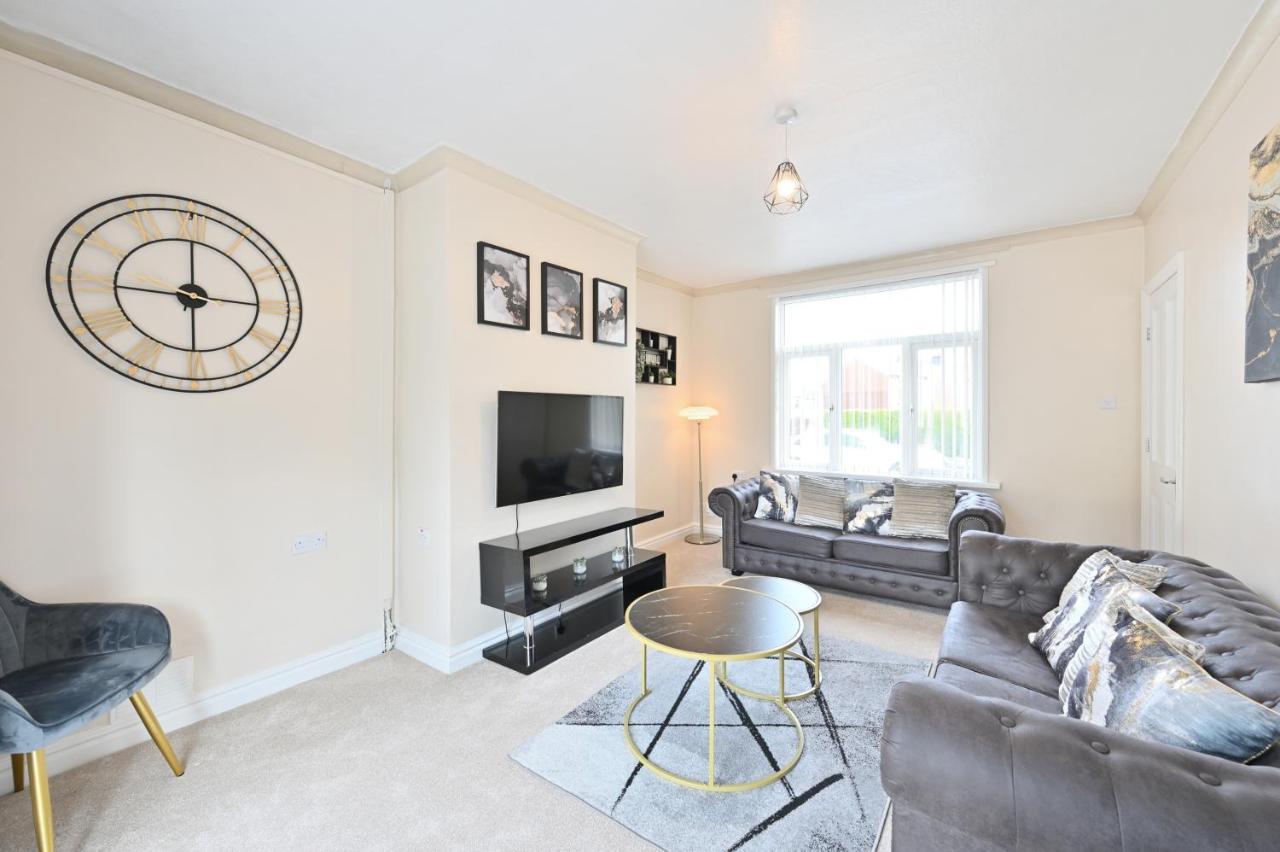 Sleek And Stylish 3 Bed In Bolton - Garden - Parking Villa Exterior photo